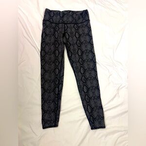 Woman’s Size Medium Leggings